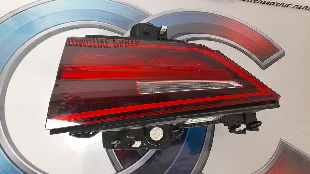 Original BMW X2 F39 Heckleuchte innen rechts Heckklappe 63217465510 LED