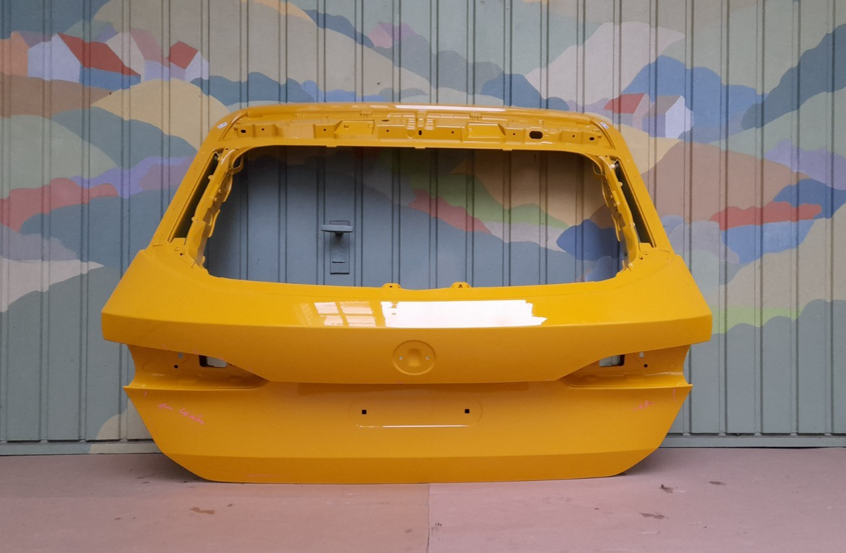 Original BMW G61 5er Heckklappe gelb ohne Spoiler Standardausführung