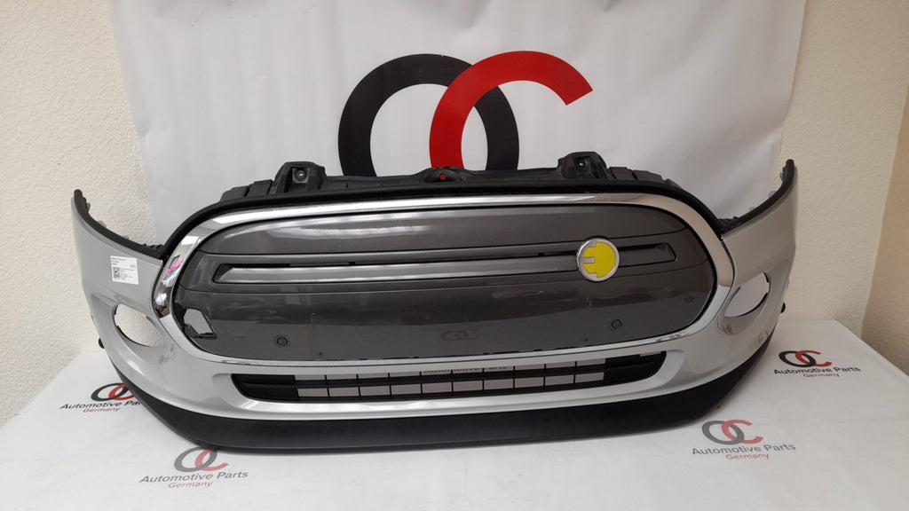 Original MINI F56 BEV Cooper SE Stoßfänger vorn bumper white-silver metallic PDC