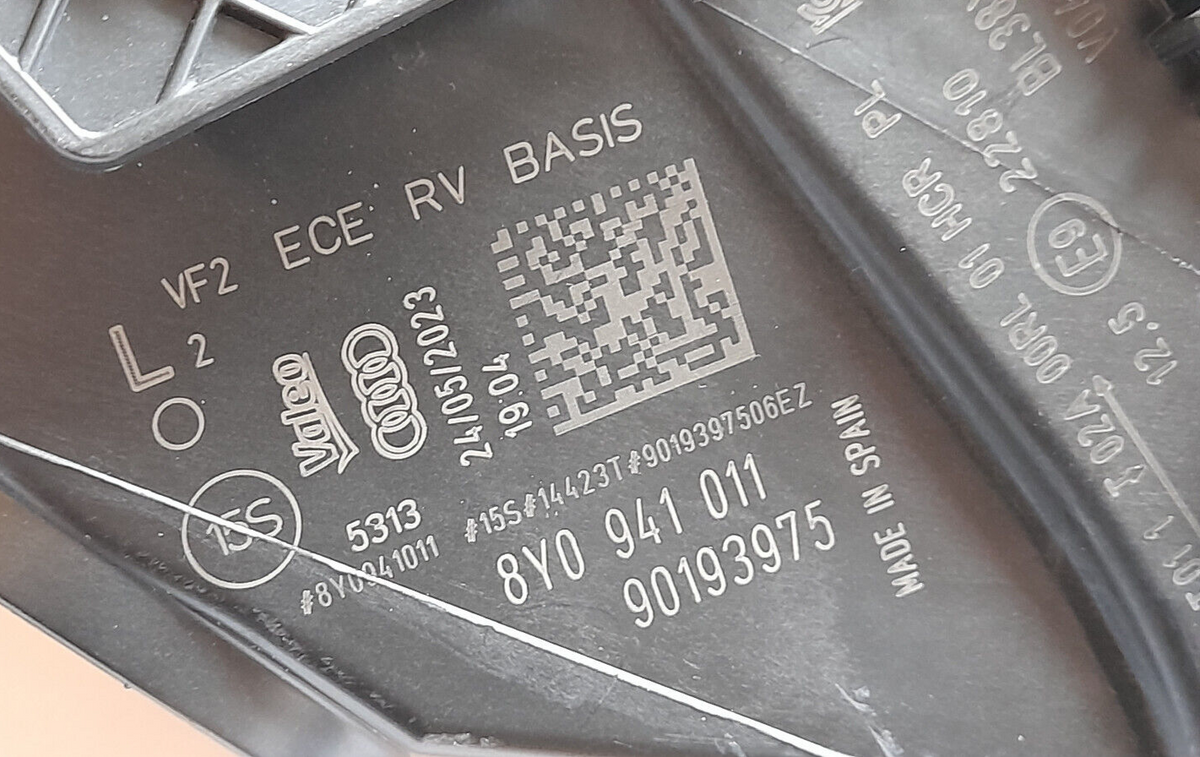 Original Audi A3 8Y Full LED Scheinwerfer links 8Y0941011