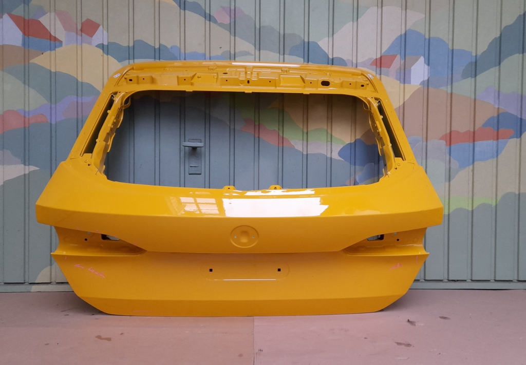 Original BMW G61 5er Heckklappe gelb ohne Spoiler Standardausführung