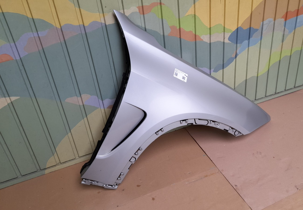 Original BMW X5 F15 SAV sDrive25d Seitenwand vorne rechts / side panel 7373542