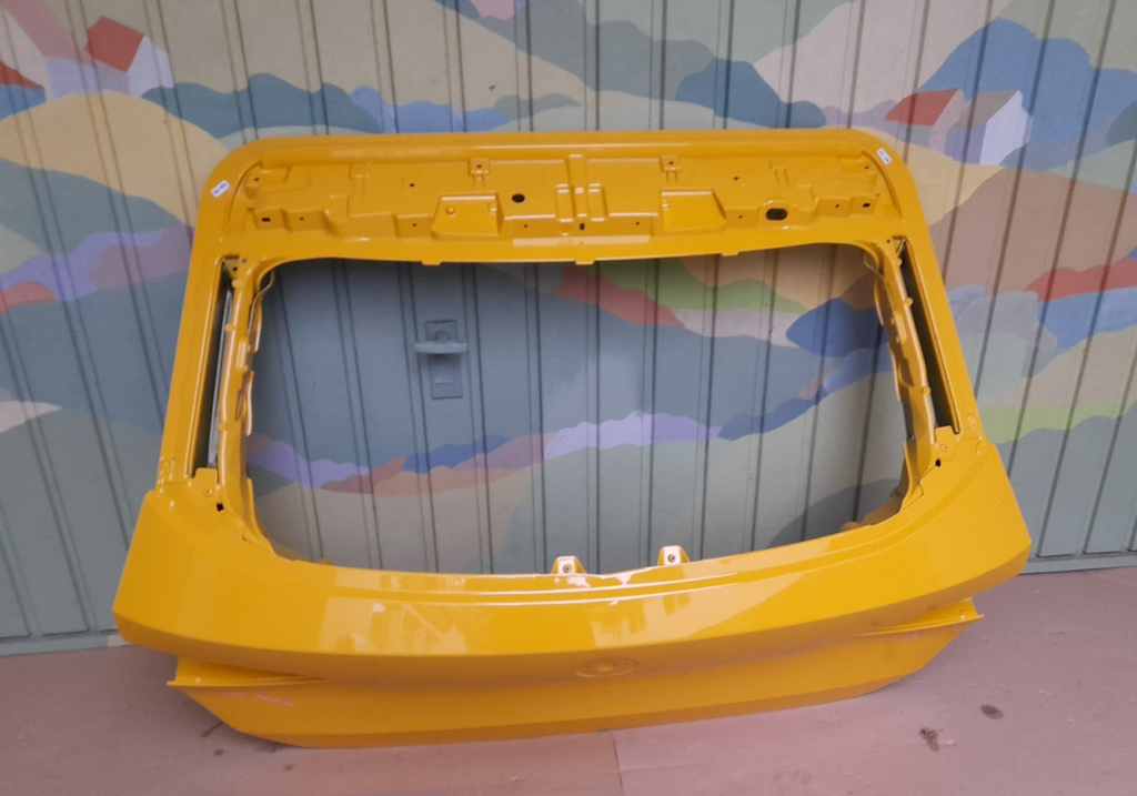 Original BMW G61 5er Heckklappe gelb ohne Spoiler Standardausführung