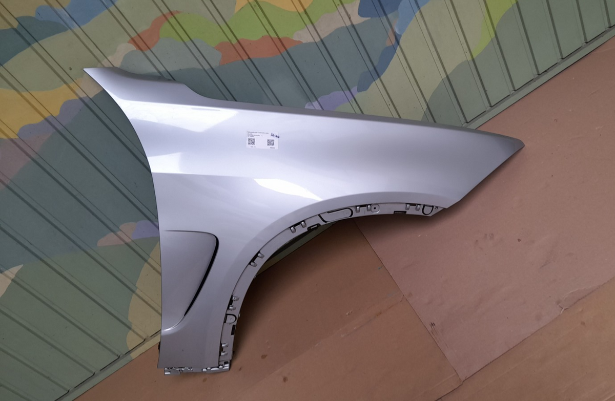 Original BMW X5 F15 SAV sDrive25d Seitenwand vorne rechts / side panel 7373542