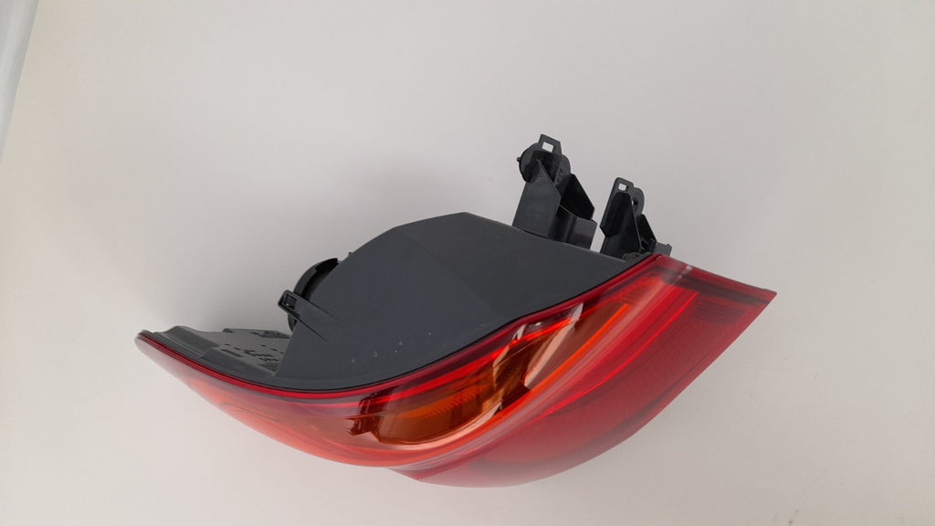 Original BMW X1 F48 Heckleuchte links innen Teil 1 7488541 tail light left