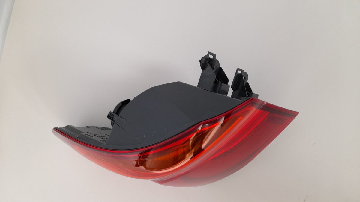 Original BMW X1 F48 Heckleuchte links innen Teil 1 7488541 tail light left