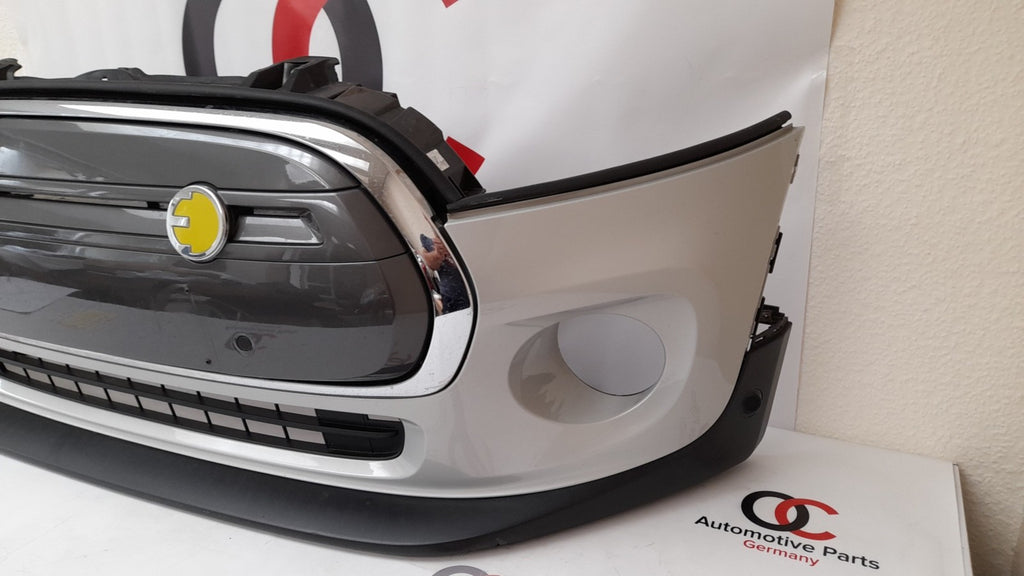 Original MINI F56 BEV Cooper SE Stoßfänger vorn bumper white-silver metallic PDC