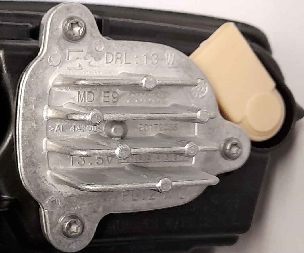 Original Audi Q2 81A LED Scheinwerfer komplett mit Steuergerät links 81A941011