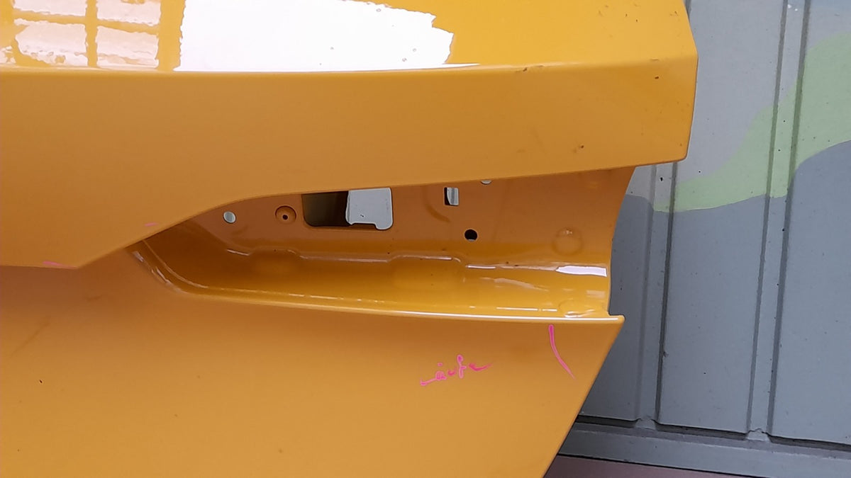 Original BMW G61 5er Heckklappe gelb ohne Spoiler Standardausführung