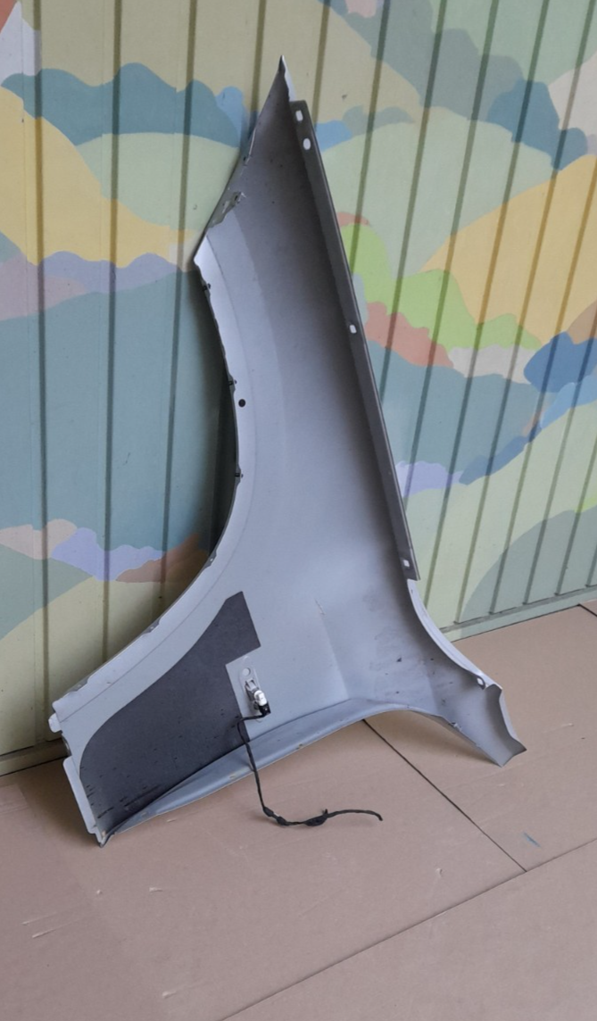 Original BMW X1 E84 x Drive 18d KOTFLÜGEL VORNE RECHTS Titan Silber 41002993156