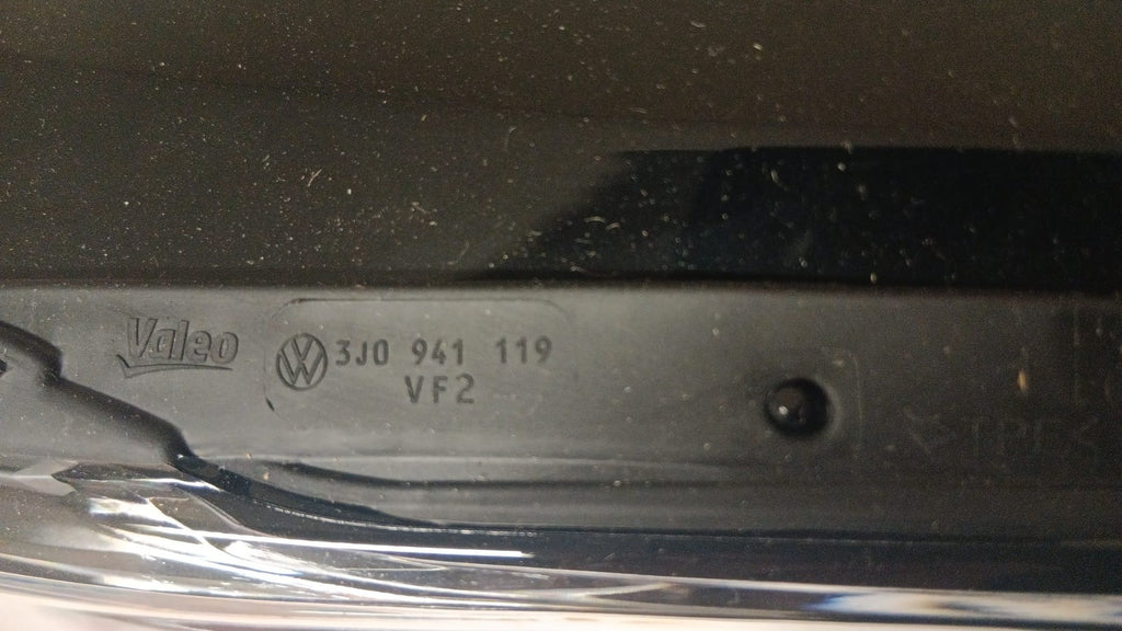 Original VW Passat B9 LED Scheinwerfer links mit Steuergerät 3J1941029