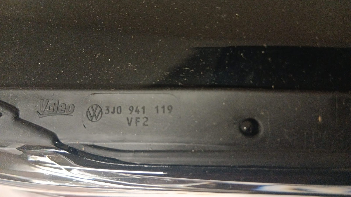 Original VW Passat B9 LED Scheinwerfer links mit Steuergerät 3J1941029