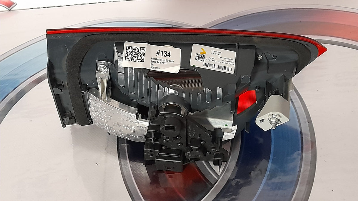Original BMW X1 F48 63217350696 Heckleuchte LED rechts Heckklappe innen