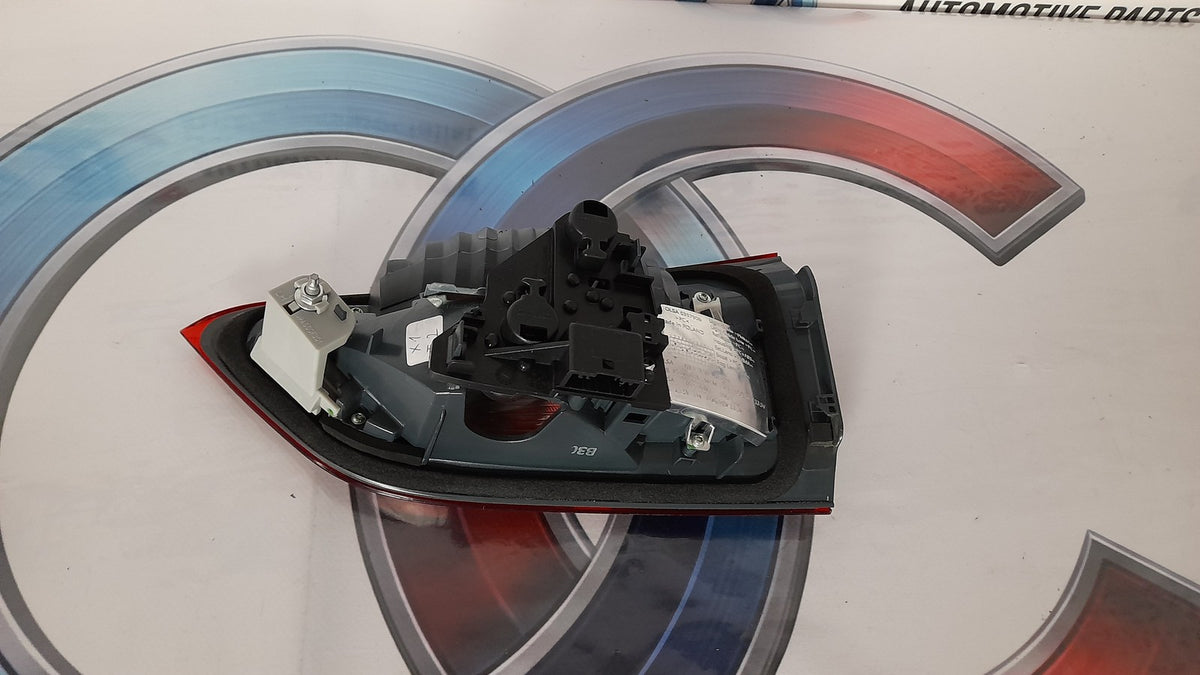 Original BMW X1 F48 63217350695 Heckleuchte links Heckklappe innen