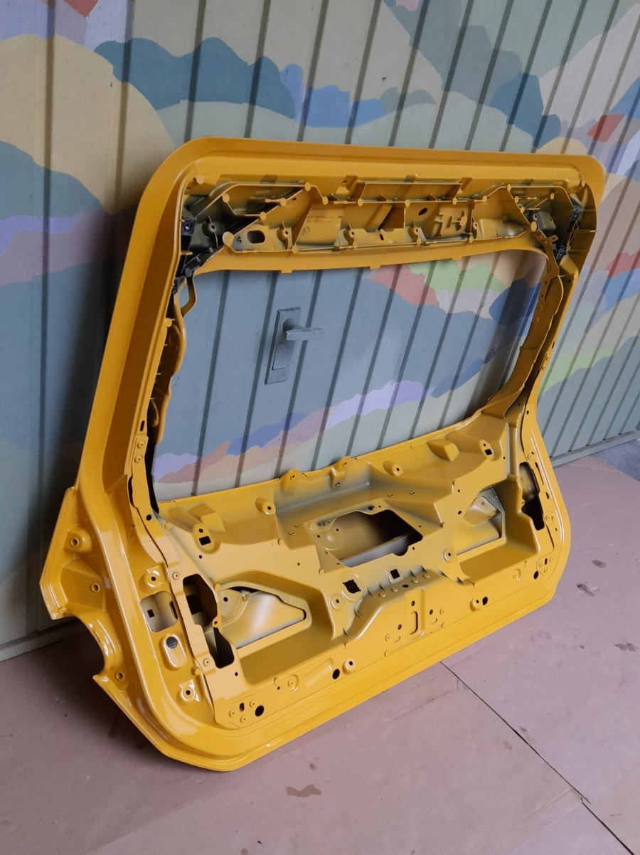 Original BMW G61 5er Heckklappe gelb ohne Spoiler Standardausführung