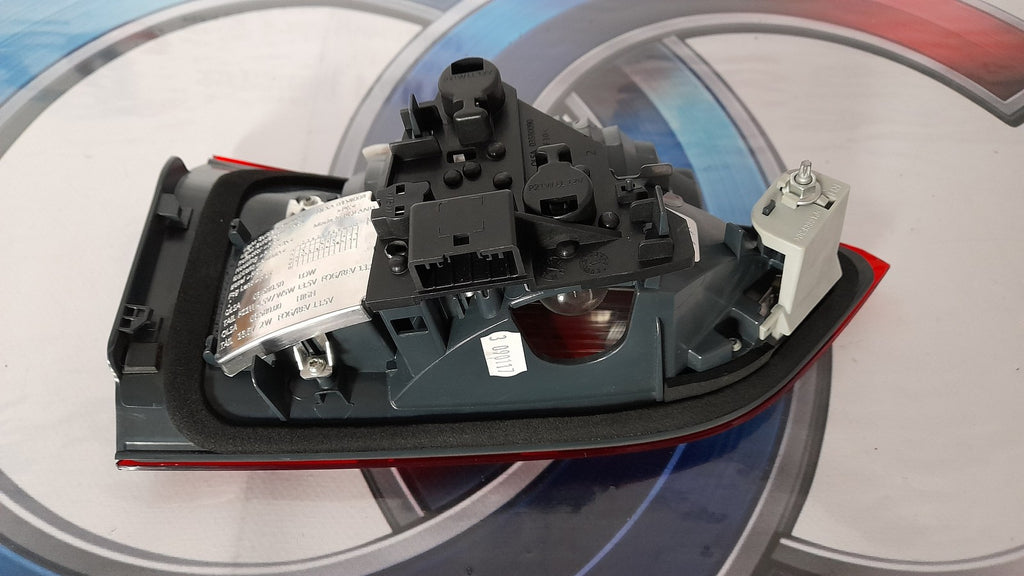 Original BMW X1 F48 63217350696 Heckleuchte LED rechts Heckklappe innen