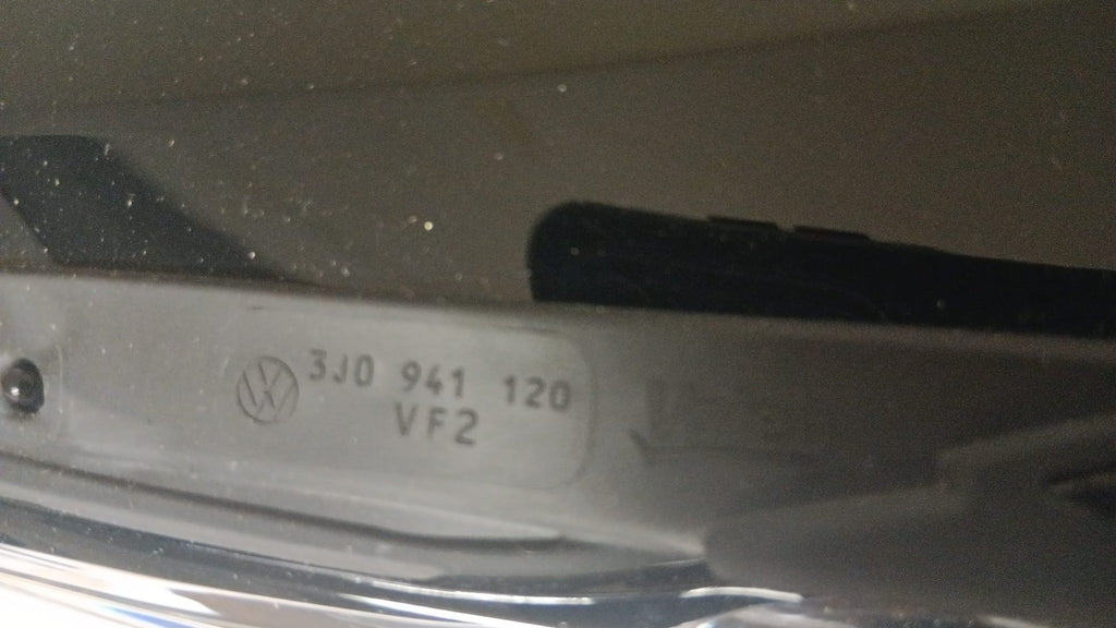 Original VW Passat B9 LED Scheinwerfer rechts mit Steuergerät 3J1941030