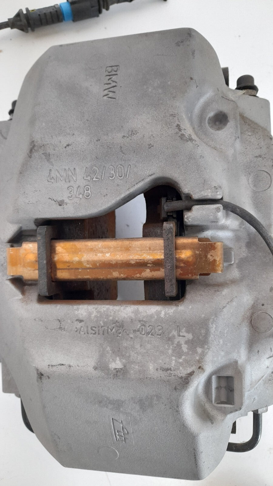 Original BMW G20 G30 G31 G32 G11 G01 G02 Bremssattelgehäuse vorne links 6883483