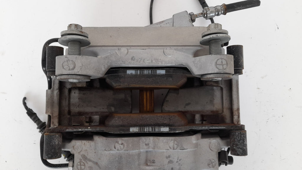 Original BMW G20 G30 G31 G32 G11 G01 G02 Bremssattelgehäuse vorne links 6883483