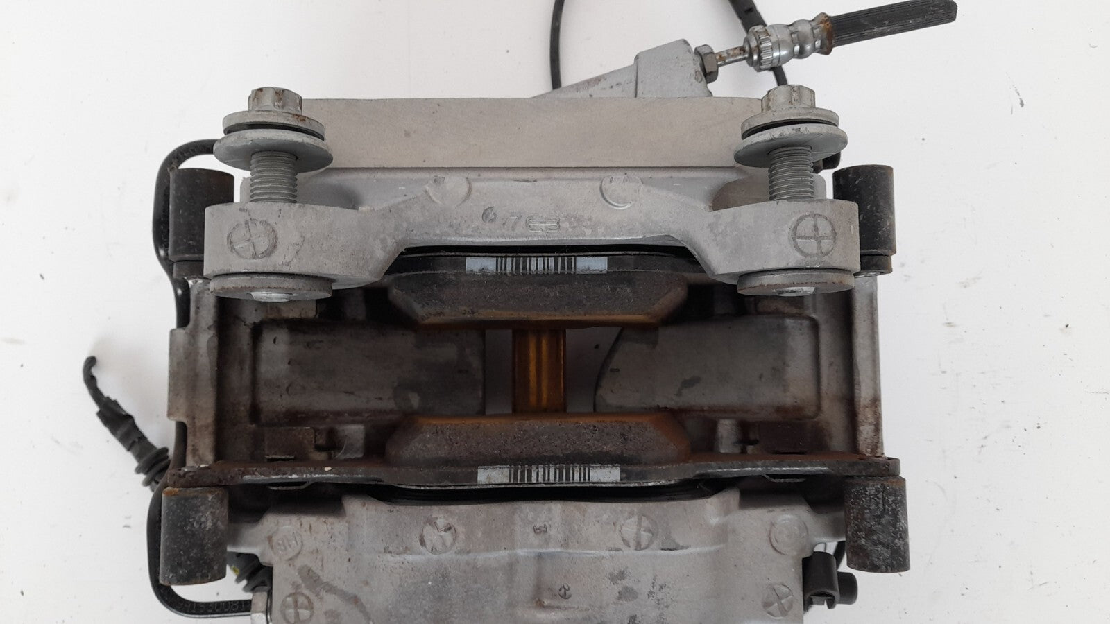 Original BMW G20 G30 G31 G32 G11 G01 G02 Bremssattelgehäuse vorne links 6883483