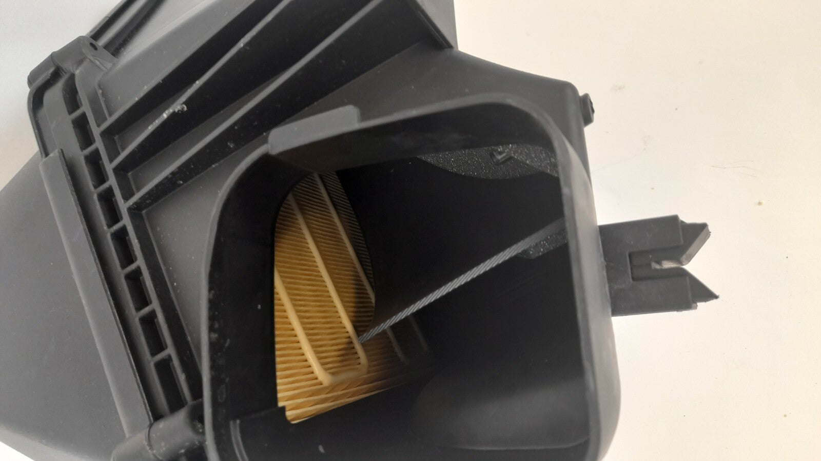 BMW 7er 750LXiA G12 Luftfilterkasten Ansauggeräuschdämpfer intake silencer 