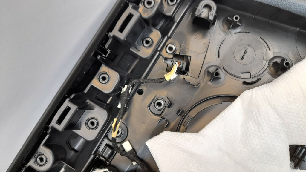 BMW 218i F46 Türverkleidung hinten rechts Türöffner innen hinten sensatec black
