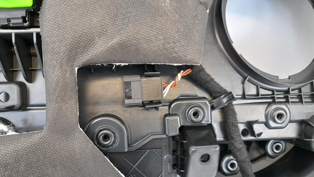 BMW 218i F46 Türverkleidung hinten rechts Türöffner innen hinten sensatec black