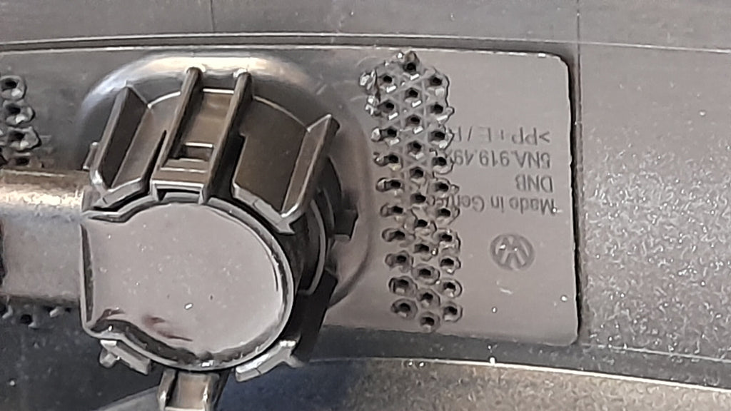 Original VW Tiguan AX1 R-Line Facelift Stoßstange Stoßfänger hinten PureWhiteC9A