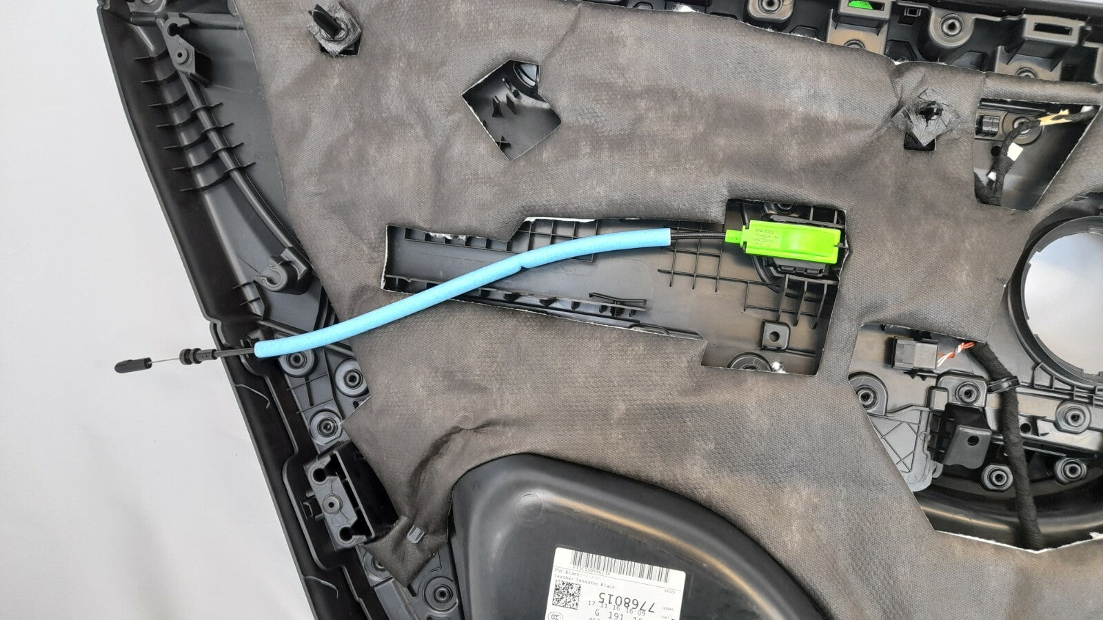 BMW 218i F46 Türverkleidung hinten rechts Türöffner innen hinten sensatec black