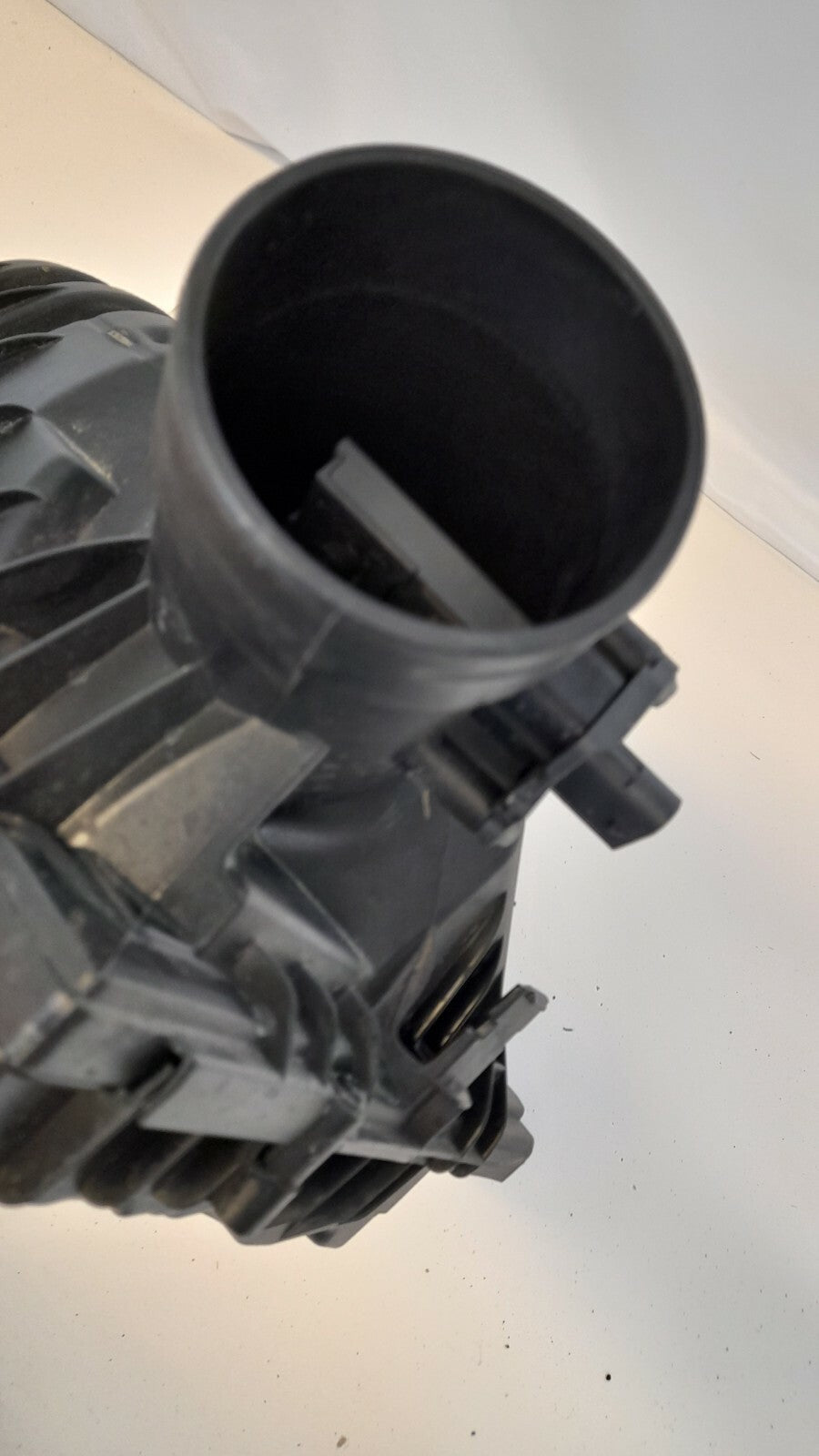 BMW X1 F48  Ansauggeräuschdämpfer Luftfilterkasten luftmassenmesser 8655834