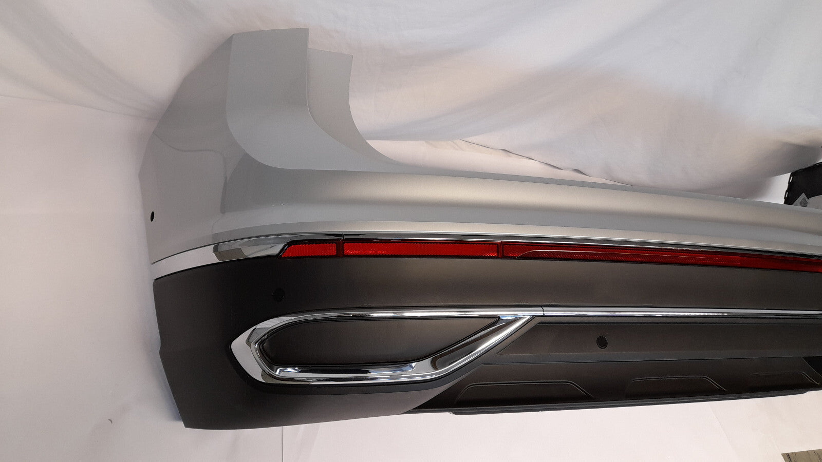 Original VW Tiguan AX1 Facelift Stoßstange Stoßfänger hinten Reflexsilber 6x PDC