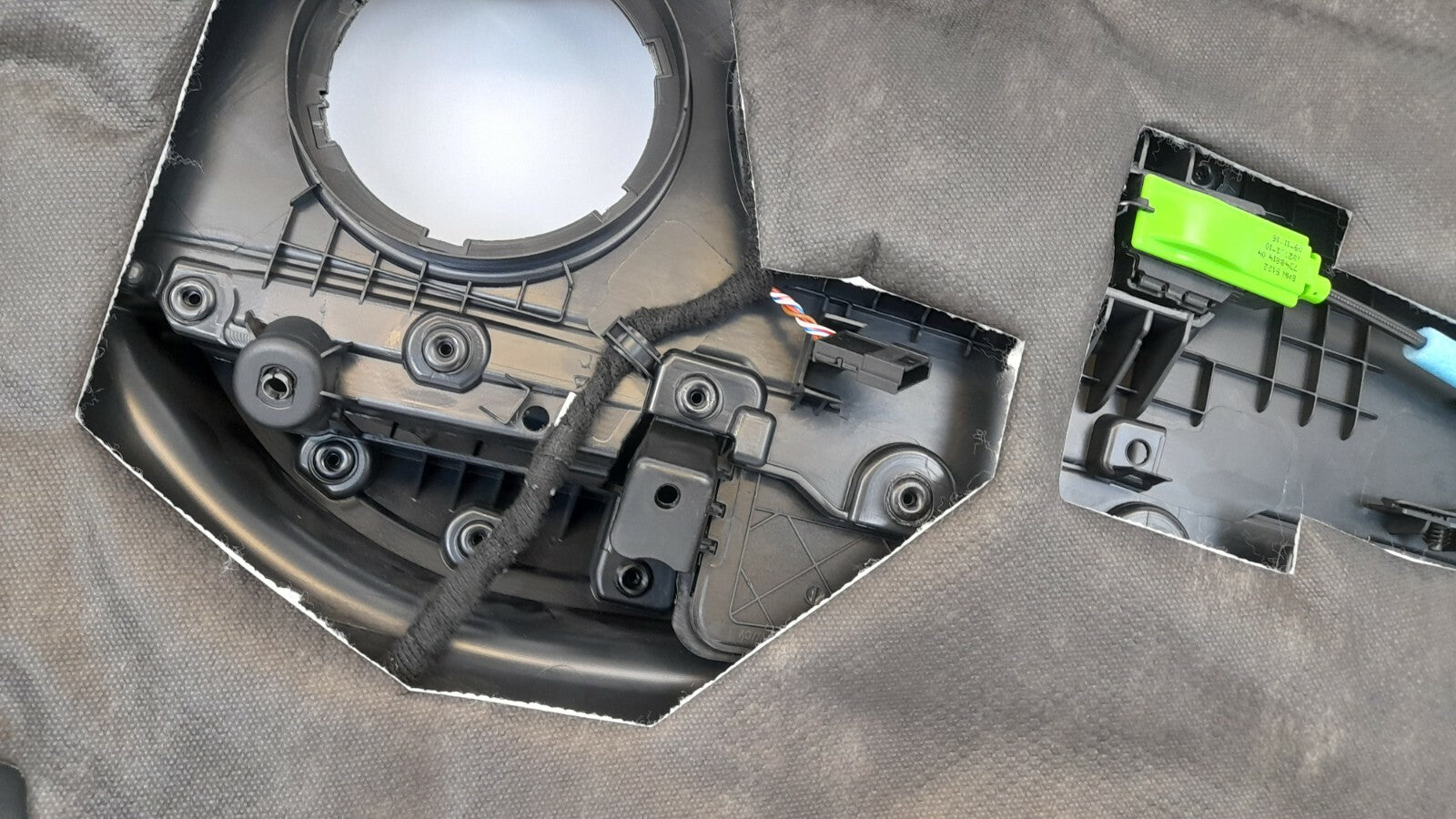 BMW 2er F46 Gran Türverkleidung hinten links mit Türöffner innen hinten sensatec