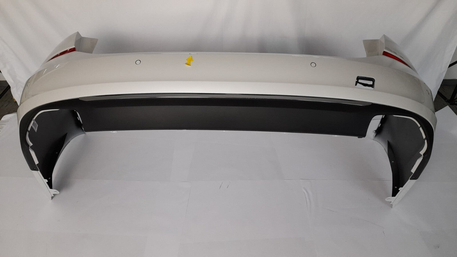 BMW 6er G32 LCI stossfänger hinten Weiss Mineralweiss bumper PDC