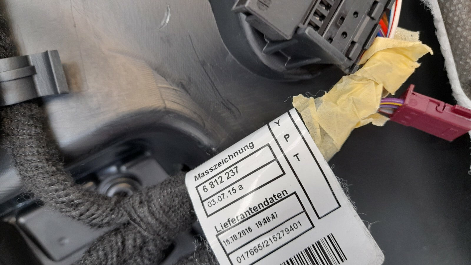 BMW 2er F46 Gran Türverkleidung vorne links Türöffner innen vorne sensatec black