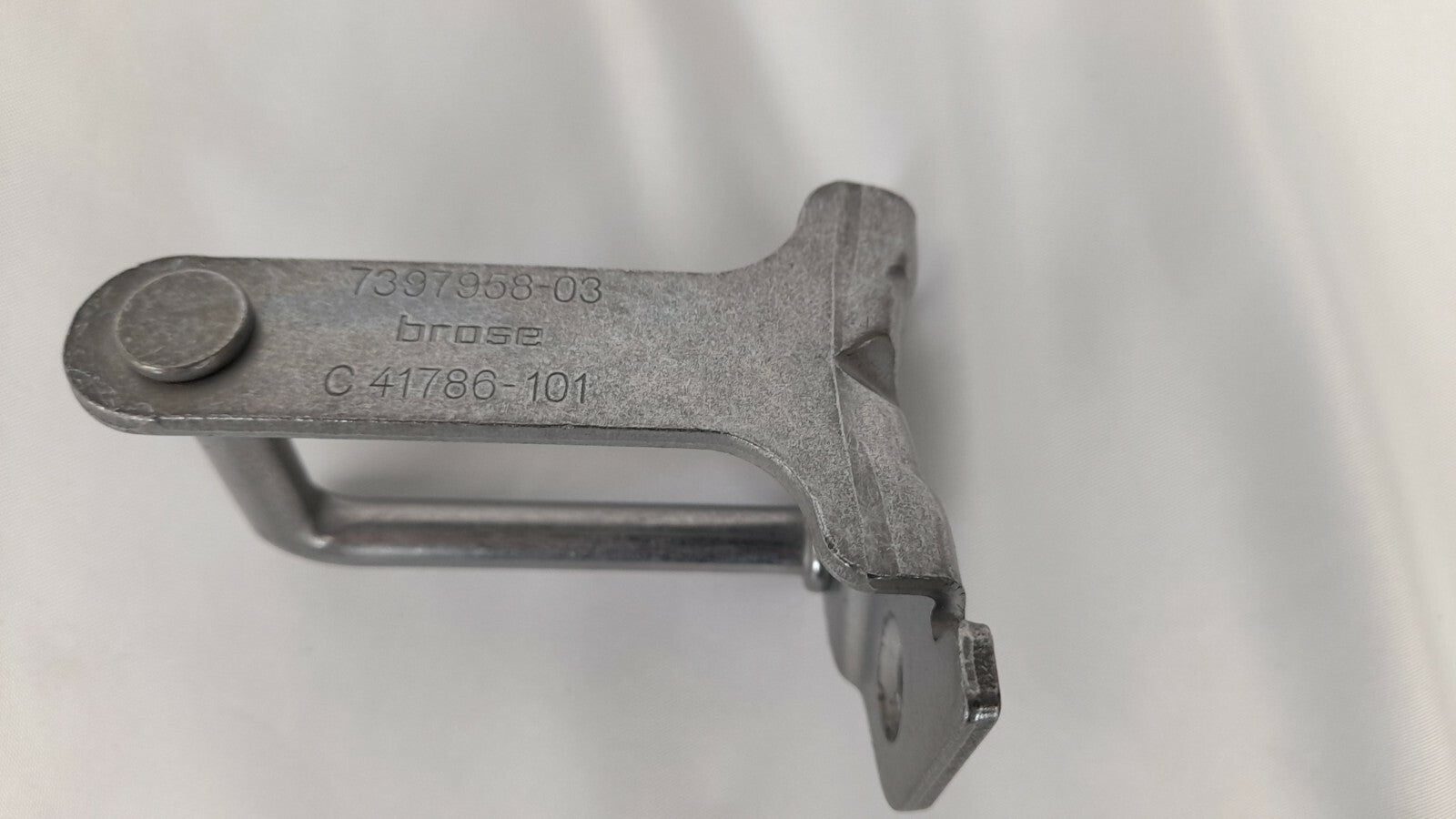 Original BMW MINI Clubman F54 Schliessbügel oben 51247397958 7397958