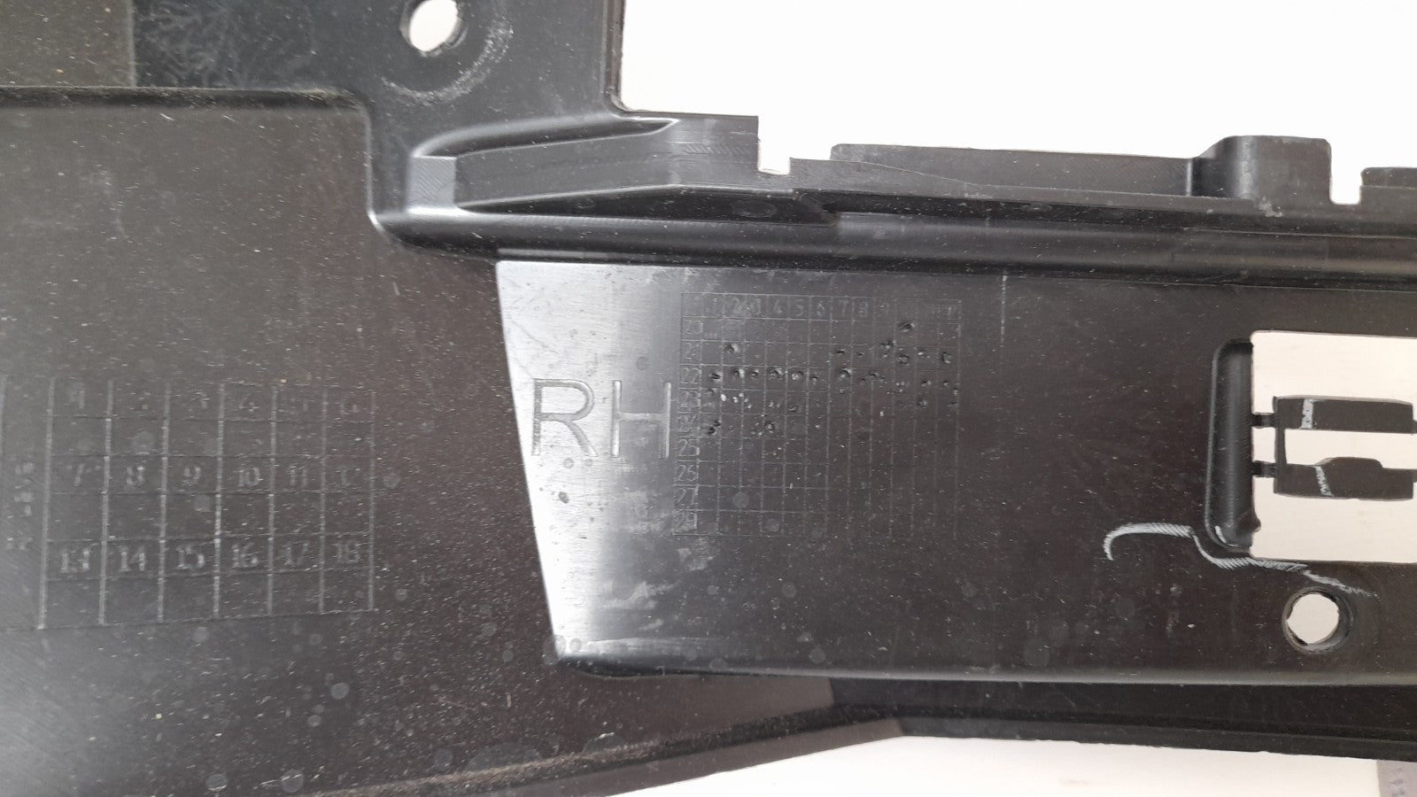 Original BMW X3 G01 2025 Vorne rechts Halterung Stoßstange Stoßfänger  8081896
