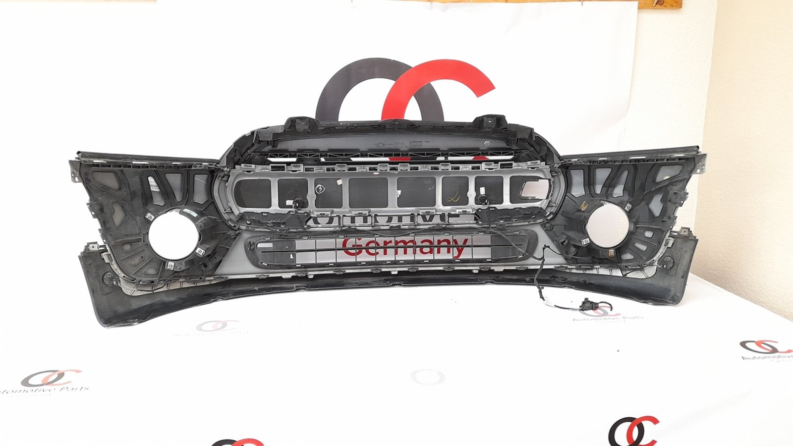 Original Mini F56 BEV Cooper SE Stoßfänger vorn bumper white-silver metallic PDC