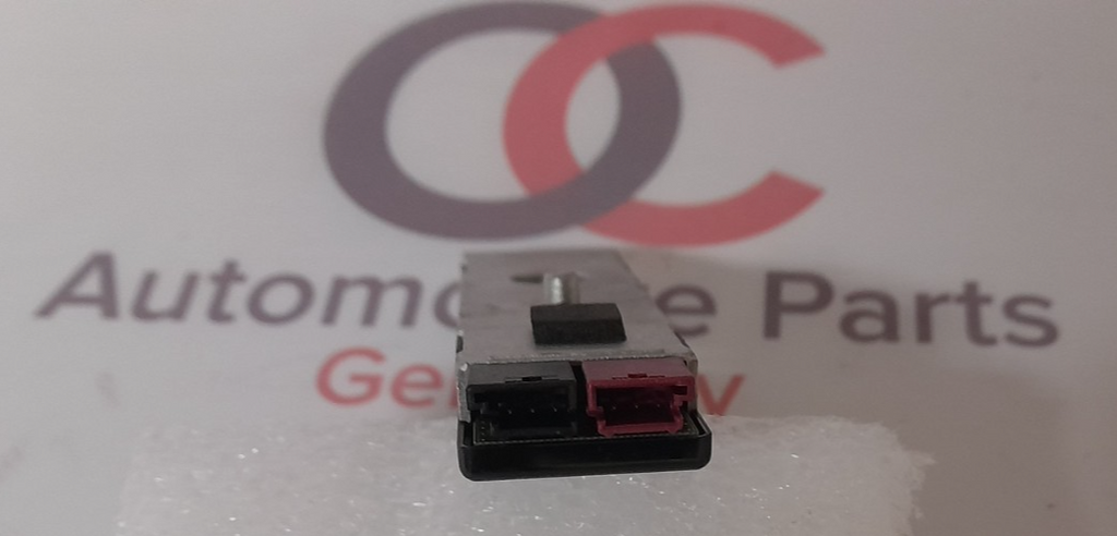 MERCEDES-BENZ E Coupé C207 C-Säulen-Antennenverstärker links A2048703990