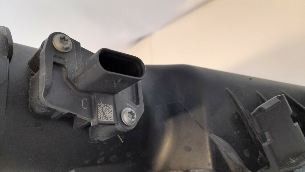 BMW X1 F48  Ansauggeräuschdämpfer Luftfilterkasten luftmassenmesser 8655834
