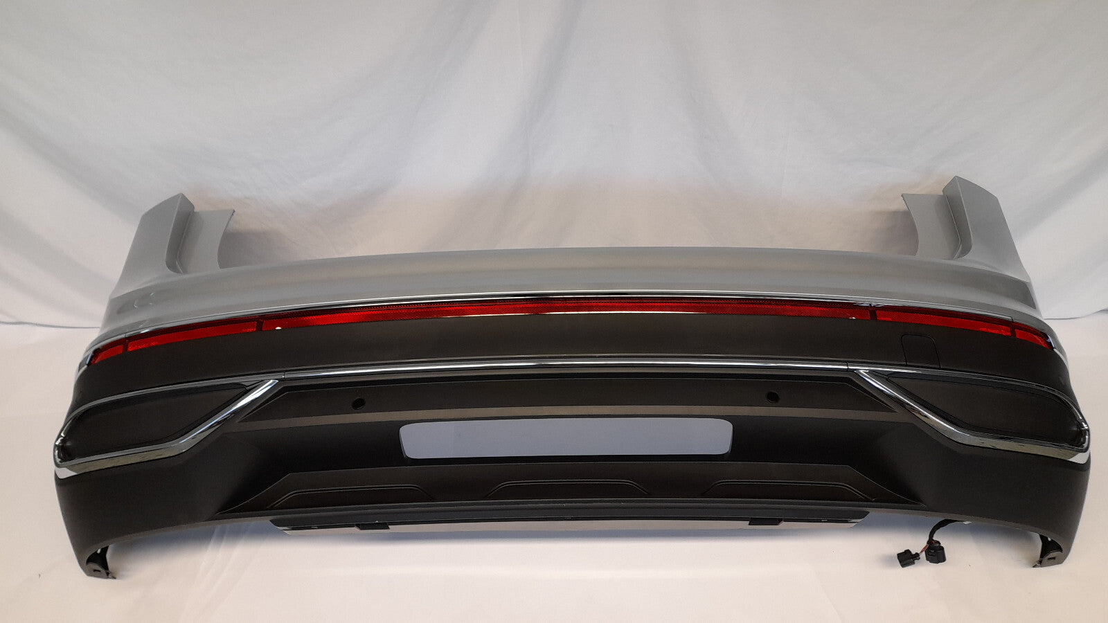 Original VW Tiguan AX1 Facelift Stoßstange Stoßfänger hinten Reflexsilber 6x PDC