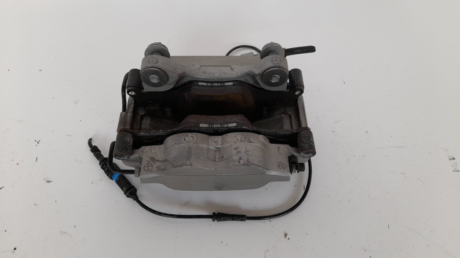 Original BMW G20 G30 G31 G32 G11 G01 G02 Bremssattelgehäuse vorne links 6883483