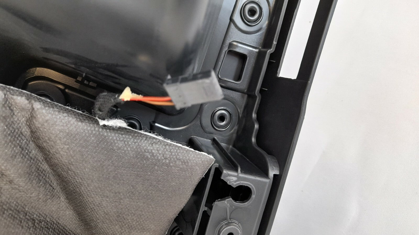 BMW 218i F46 Türverkleidung hinten rechts Türöffner innen hinten sensatec black