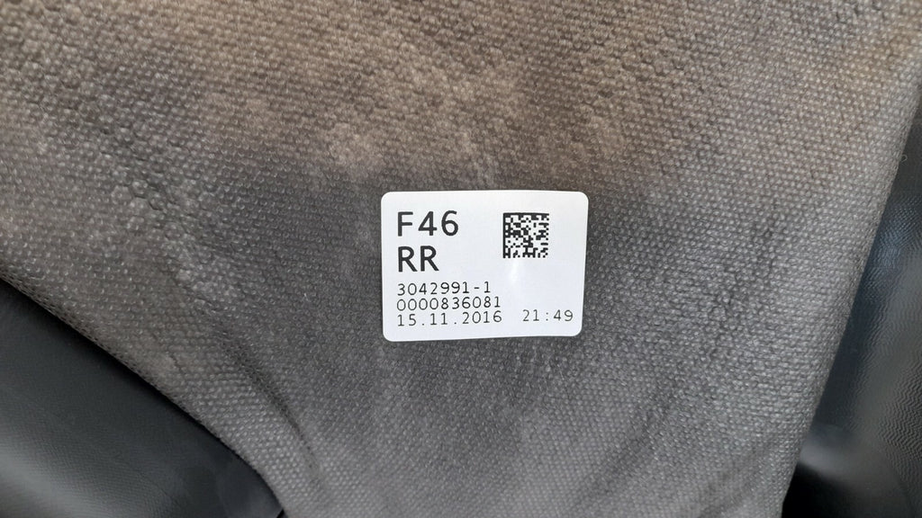 BMW 218i F46 Türverkleidung hinten rechts Türöffner innen hinten sensatec black