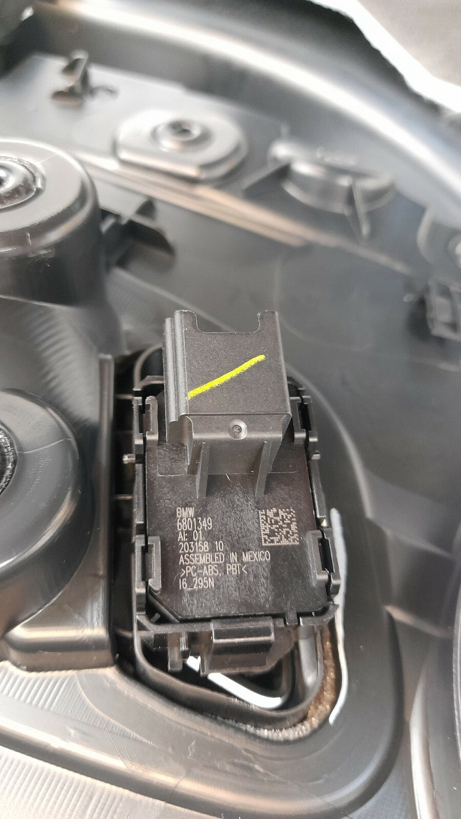BMW 2er F46 Gran Türverkleidung vorne links Türöffner innen vorne sensatec black