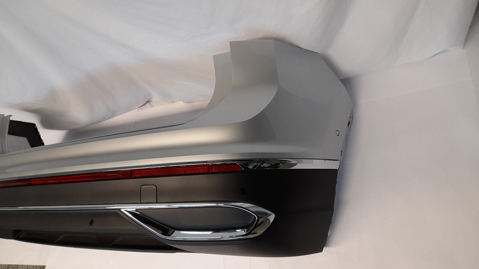 Original VW Tiguan AX1 Facelift Stoßstange Stoßfänger hinten Reflexsilber 6x PDC