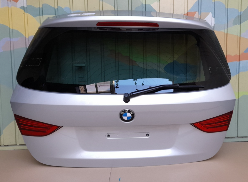 Original BMW  X1 E84 x Drive 18d Heckklappe 41002993152Titan Silber mit Kamera