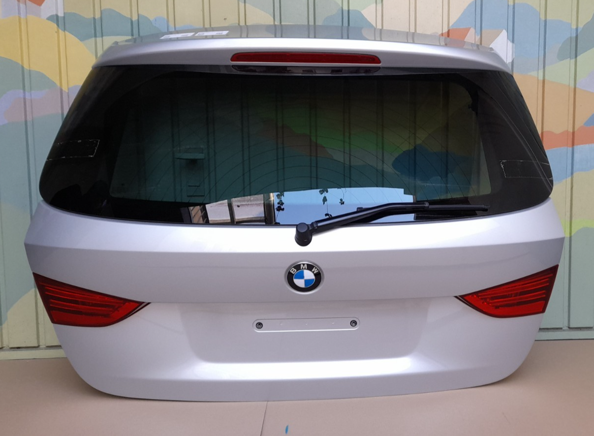 Original BMW  X1 E84 x Drive 18d Heckklappe 41002993152Titan Silber mit Kamera