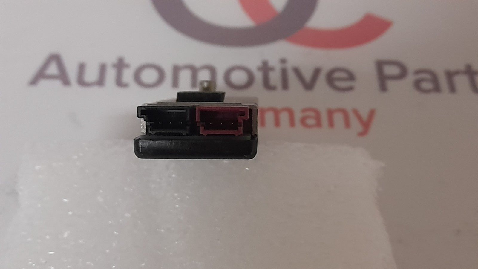 MERCEDES-BENZ E Coupé C207 C-Säulen-Antennenverstärker links A2048703990