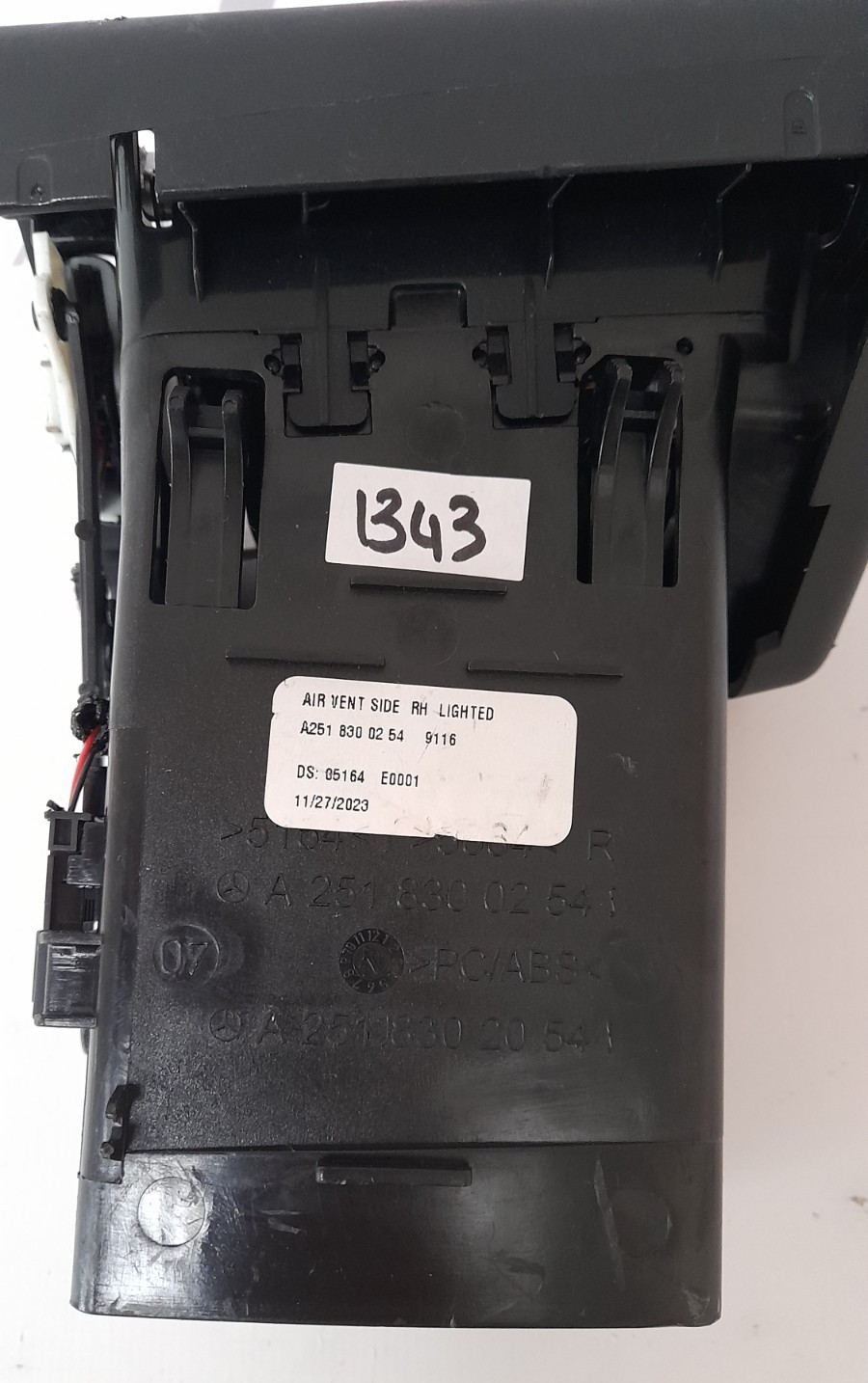 Mercedes R-Klasse W251 A2518300254 Luftaußströmer Düse Luftauslass Rechts