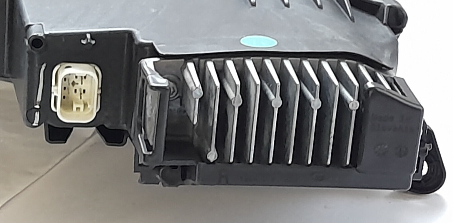 Original BMW  G70 Headlight LED Frontscheinwerfer 9879936 Rechte Scheinwerfer